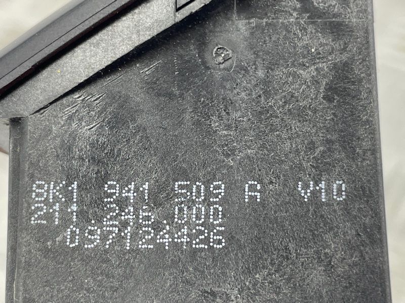 Кнопка аварійки 8K1941509FV10 Audi A4