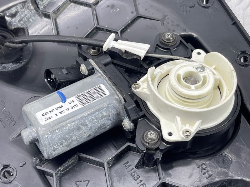 Приводный блок двери / Доводчик 4M0037004A Audi Q7