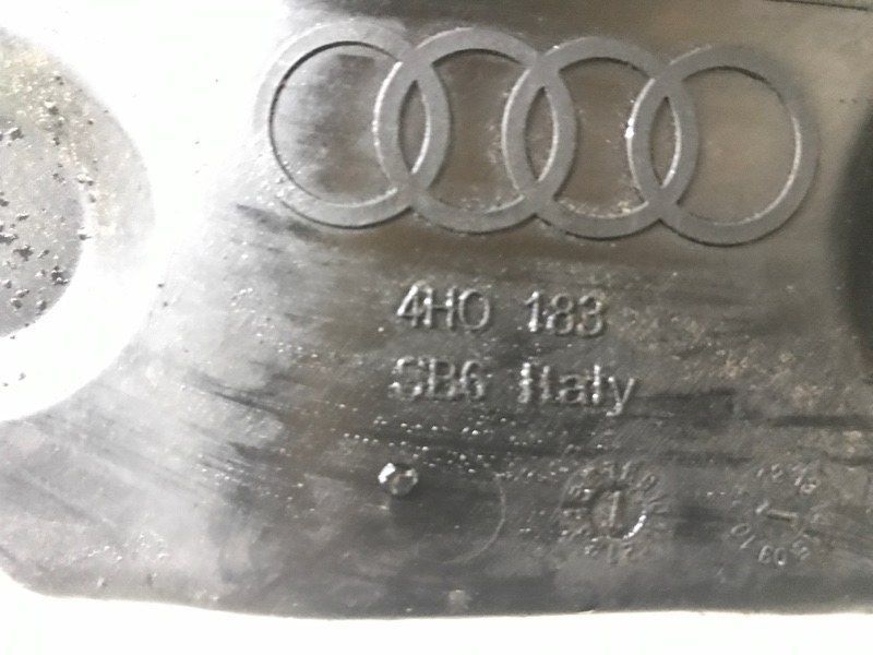 Корпус повітряного фільтра 4H0133824L Audi A8
