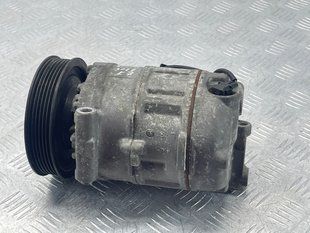Компрессор кондиционера 4E0260805AR Audi Q7