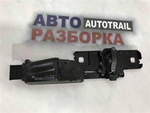 Держатель замка с эл. двигателем доводчика 4H0827383A Audi A7