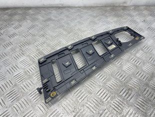 Крепежная рамка динамика торпедо 4K1035428A Audi A6