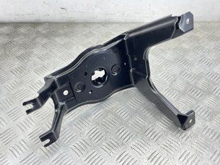 Кріплення запасного колеса 8W0802715A Audi A4 Allroad