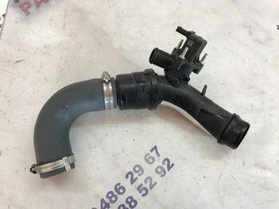 Патрубок інтеркулера LX619P437DA Ford Escape