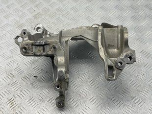 Кронштейн підрамника правий 80A399295S Audi A6 Audi A6, Audi A6 Allroad, Audi A7, Audi A8, Audi Q7, Audi Q8, Audi S6, Audi S7