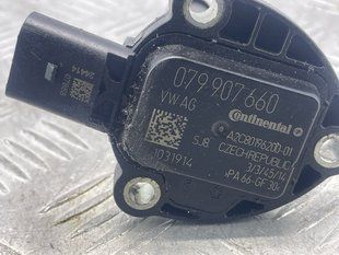 Датчик уровня масла в двигателе 079907660 Audi Q7