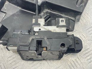 Замок задніх дверей 31349902 Volvo XC90
