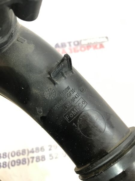 Патрубок интеркулера LX619P437DA Ford Escape