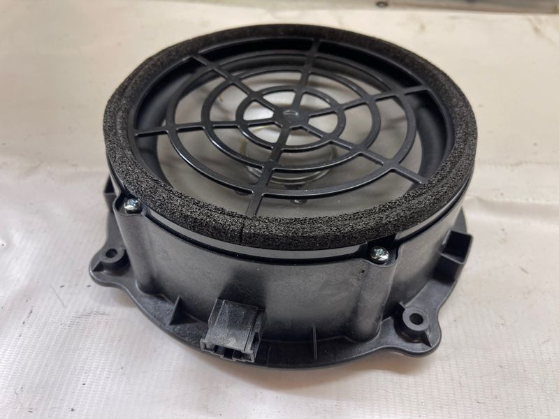 Динамик двери 4L0035415B Audi Q7