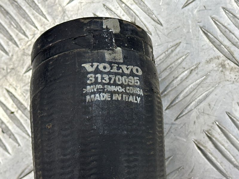 Патрубок інтеркулера 31370095 Volvo XC90