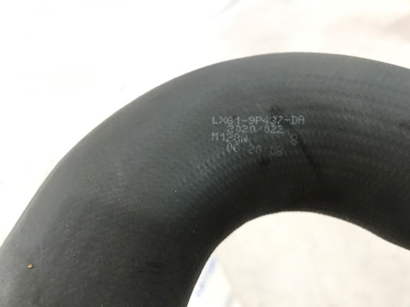 Патрубок интеркулера LX619P437DA Ford Escape