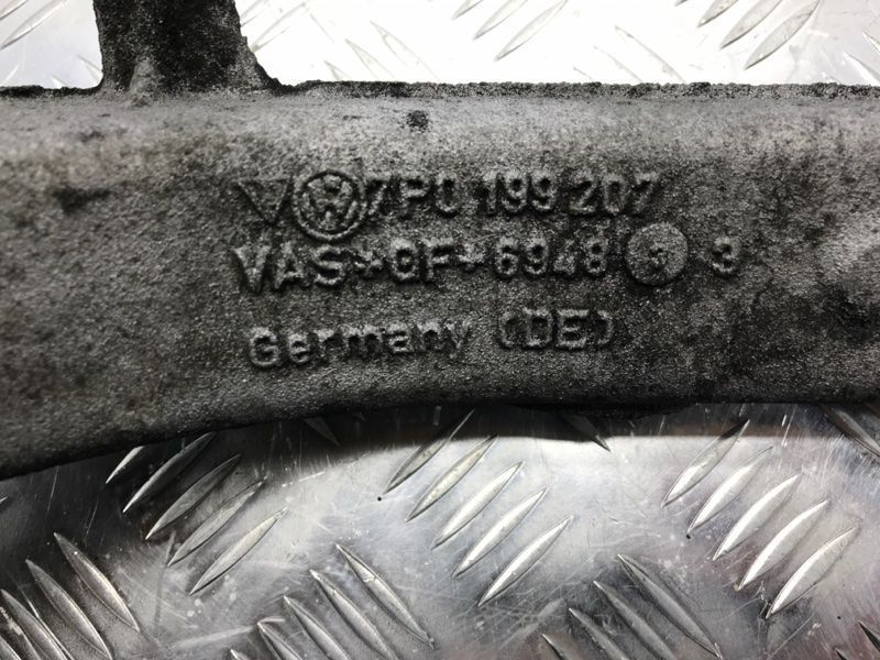 Кронштейн опори двигуна 7P0199207 Volkswagen Touareg