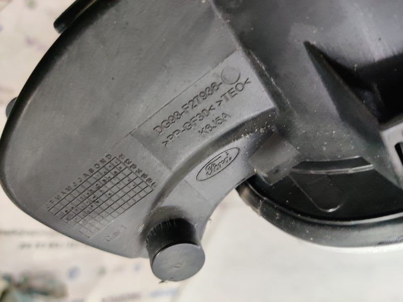 Корпус лючка кришки паливного бака в зборі DG93F27936 Ford Fusion