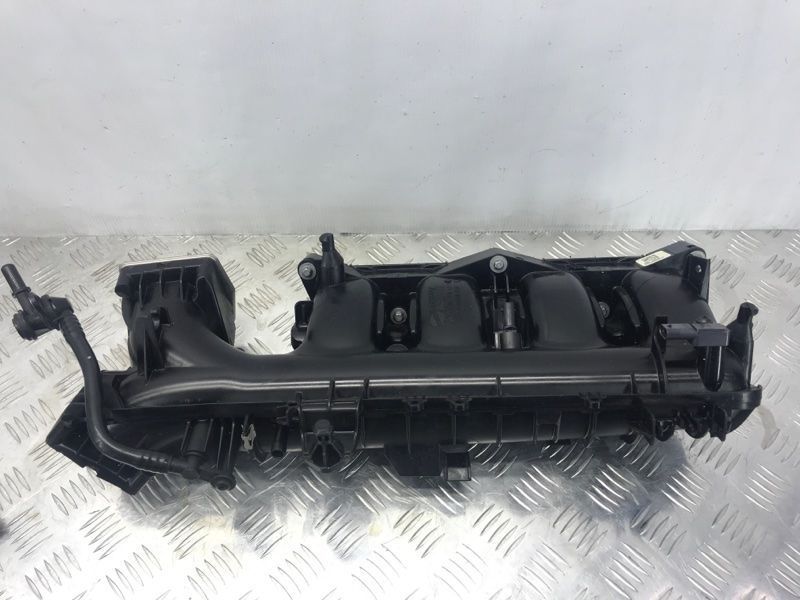 Колектор впускний 2700901037 Infiniti Q50