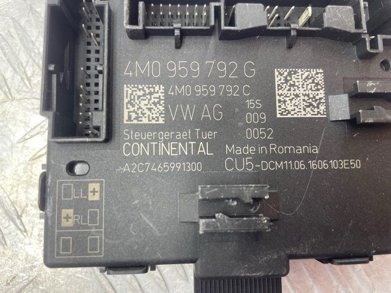 Блок управления двери 4M0959792G Audi Q7