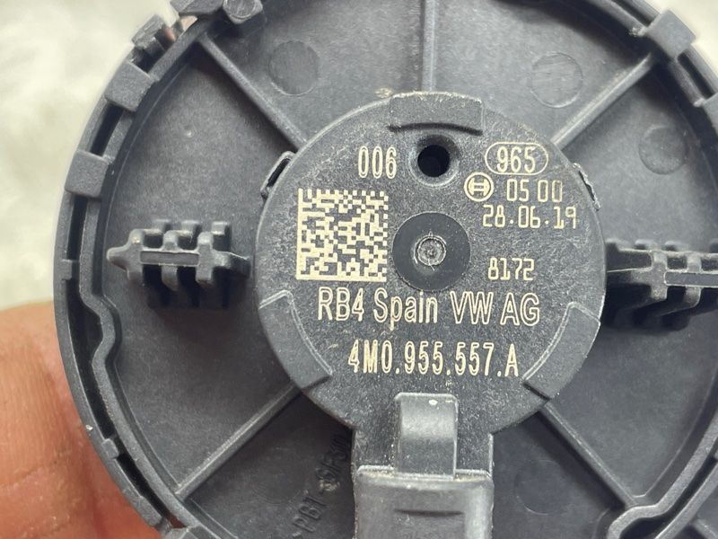 Датчик удара 4M0955557A Audi A4
