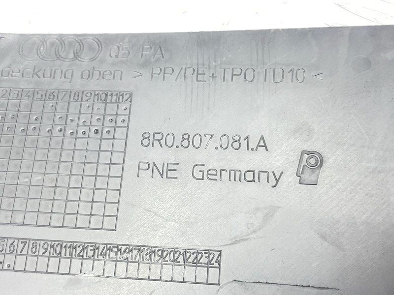 Накладка радіатора 8R0807081A Audi Q5