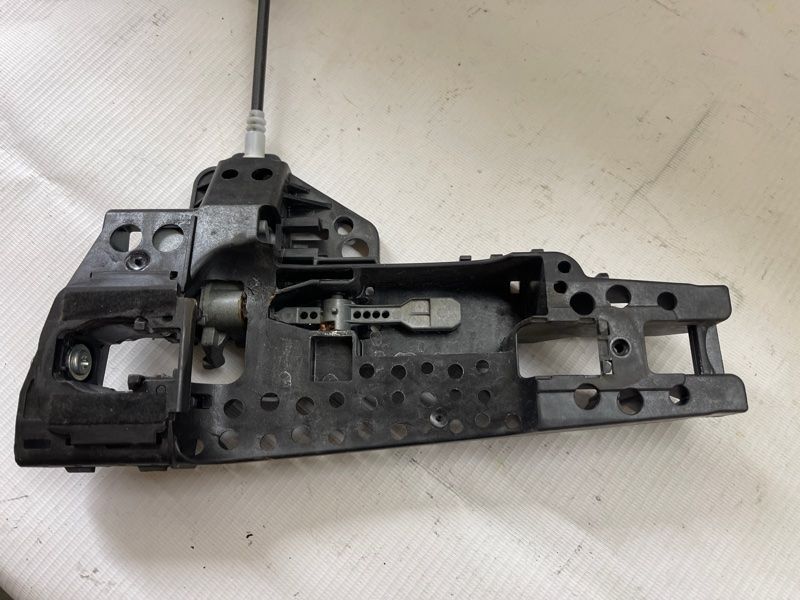Кронштейн ручки 4M0837885H Audi Q7