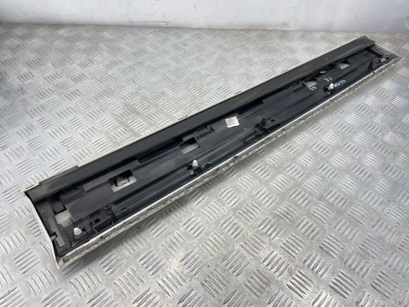 Накладка дверей 8u0853960d Audi Q3