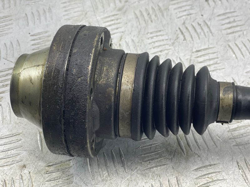 Піввісь 7P0407271C Volkswagen Touareg