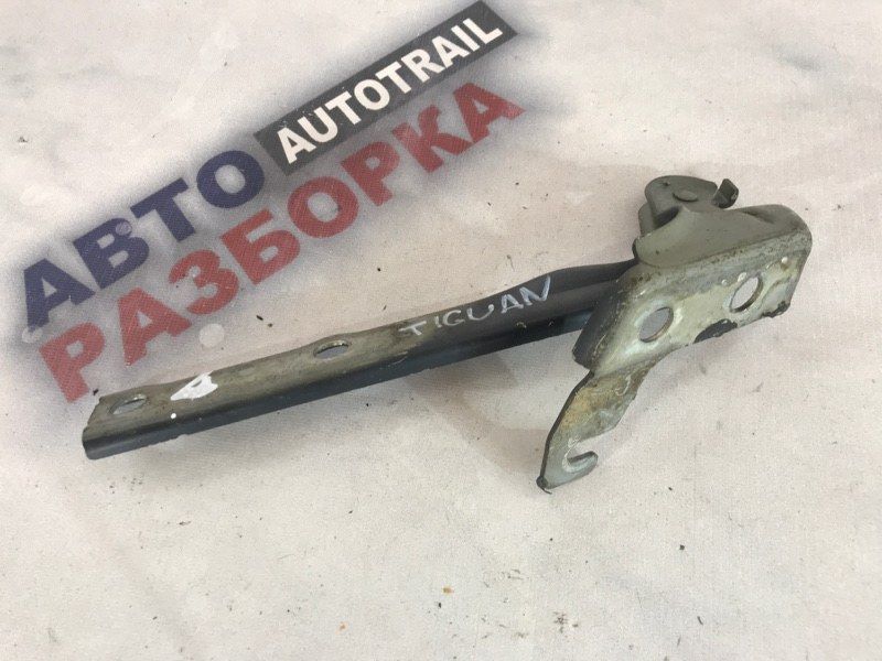 Петля капота 5N0823301A Volkswagen Tiguan