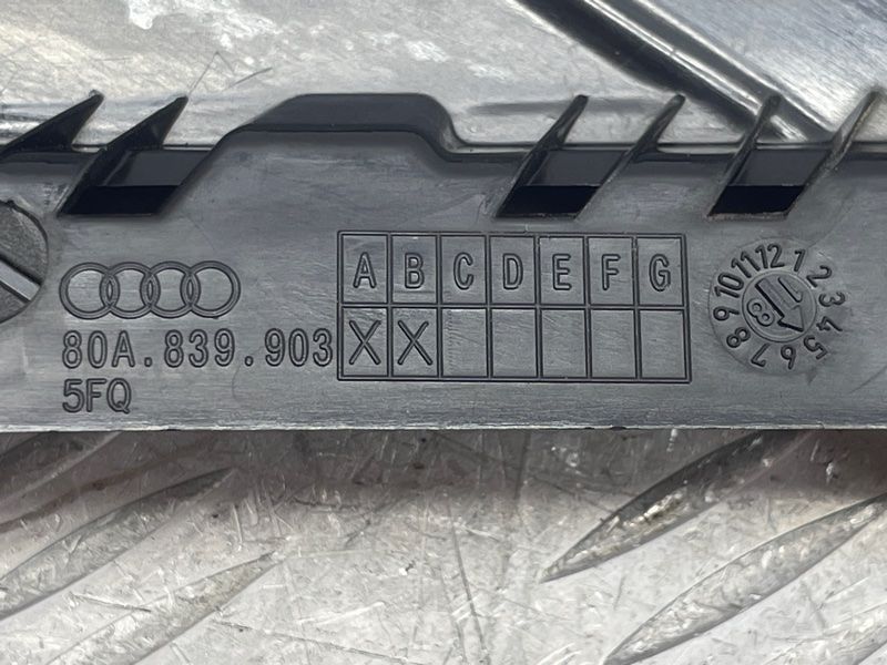 Накладка дверей 80A839903B5FQ Audi Q5