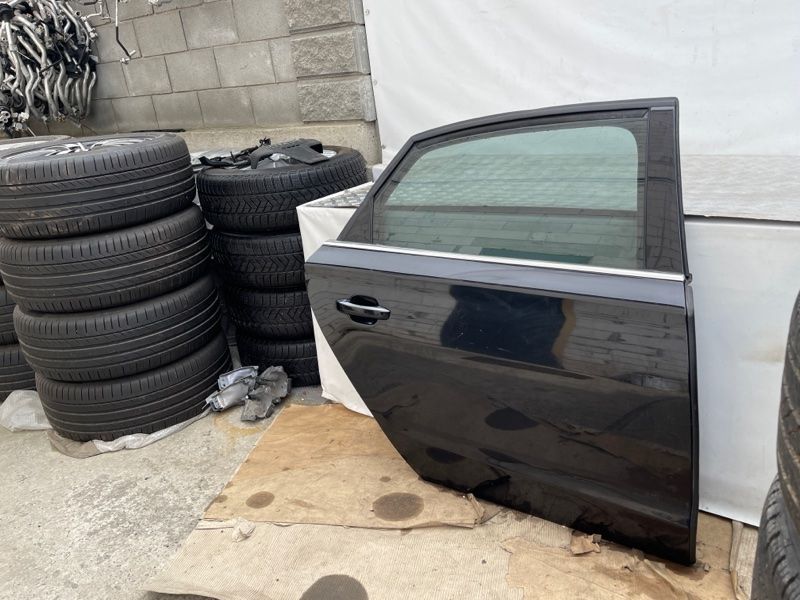 Двері 4H4833052D Audi A8