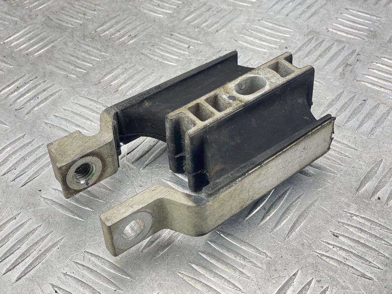 Опора двигуна ліва 31330594 Volvo XC60 Volvo S60, Volvo S90, Volvo V60, Volvo V60 Cross Country, Volvo V90, Volvo V90 Cross Country, Volvo XC60, Volvo XC90