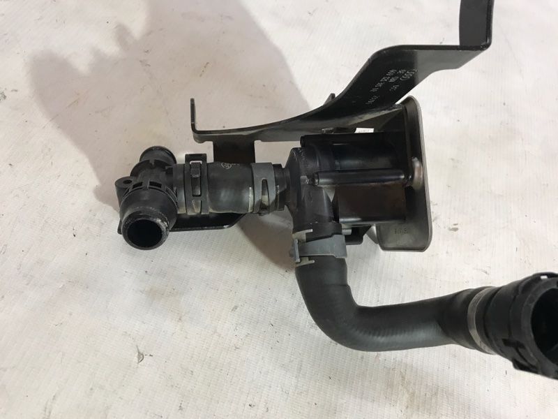 Додатковий насос охолоджуючої рідини 06H121601N Audi A6 Audi A7 Sportback, Audi Q5 PHEV, Audi S7 Sportback, Audi A4, Audi A4 Allroad, Audi A5, Audi A5 Sportback, Audi A6, Audi A6 Allroad, Audi A7, Audi A8, Audi Q5, Audi Q5 Sportback, Audi Q7, Audi R8, Audi S4, Audi S5, Audi S5 Sportback, Audi S6, Audi SQ5, Audi SQ5 Sportback