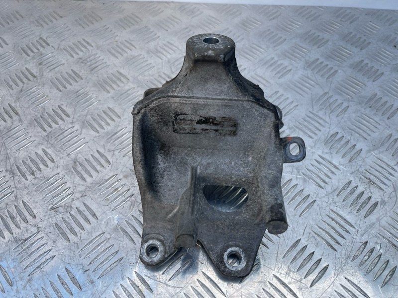 Опора двигуна права 4M0199308AS Audi Q7 Audi Q7