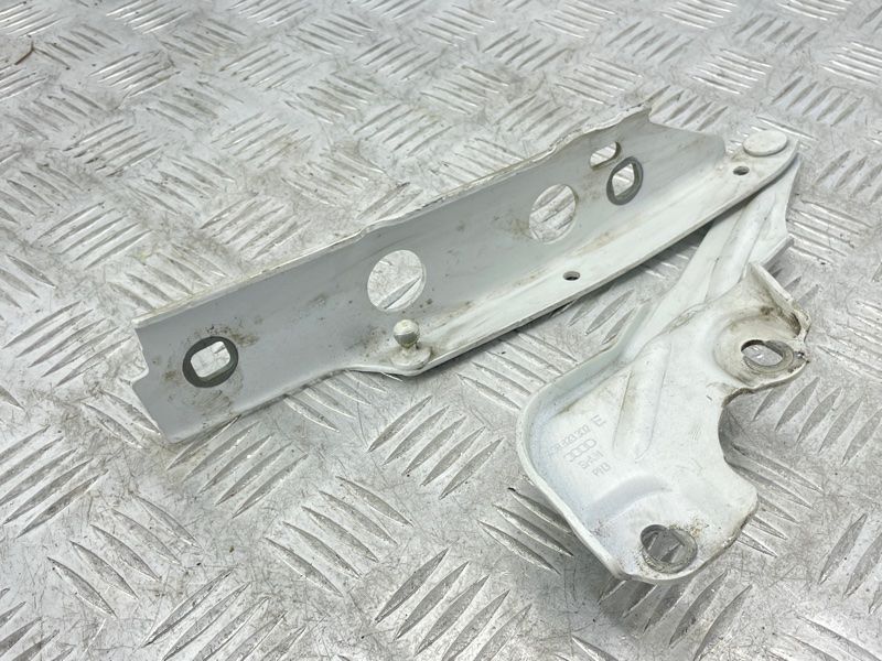 Петля капота 4G8823302E Audi A6