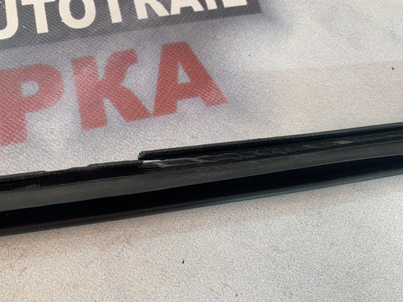 Молдинг скла 4G8854327 Audi A7