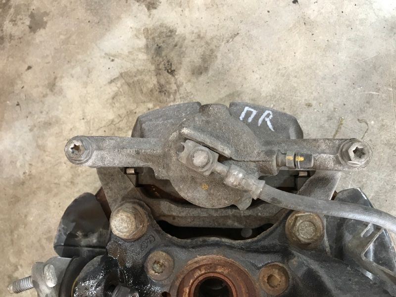 Супорт гальмівний Volkswagen Jetta