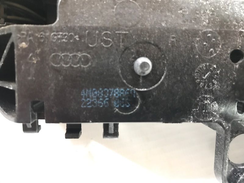 Ручка дверей (keyless) зовнішня Audi Q7