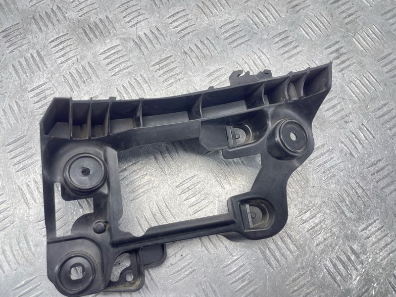 Направляюча заднього бампера ліва 3C8807393D Volkswagen CC Volkswagen CC
