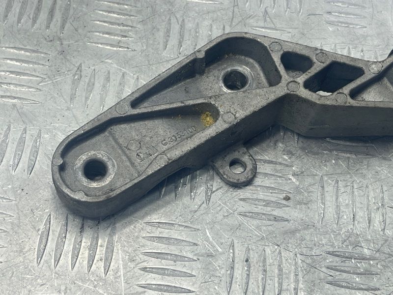 Кронштейн коробки передач 31277781 Volvo XC60