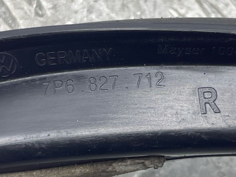 Захисний молдинг правий 7P6827712 Volkswagen Touareg Volkswagen Touareg