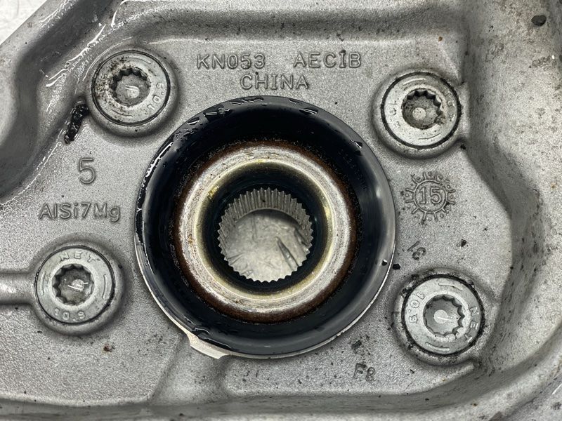 Поворотний кулак / цапфа з підшипником 32395004 Volvo XC90