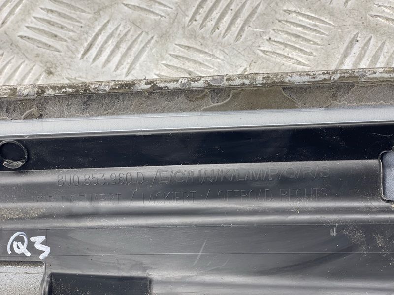 Накладка дверей 8u0853960d Audi Q3