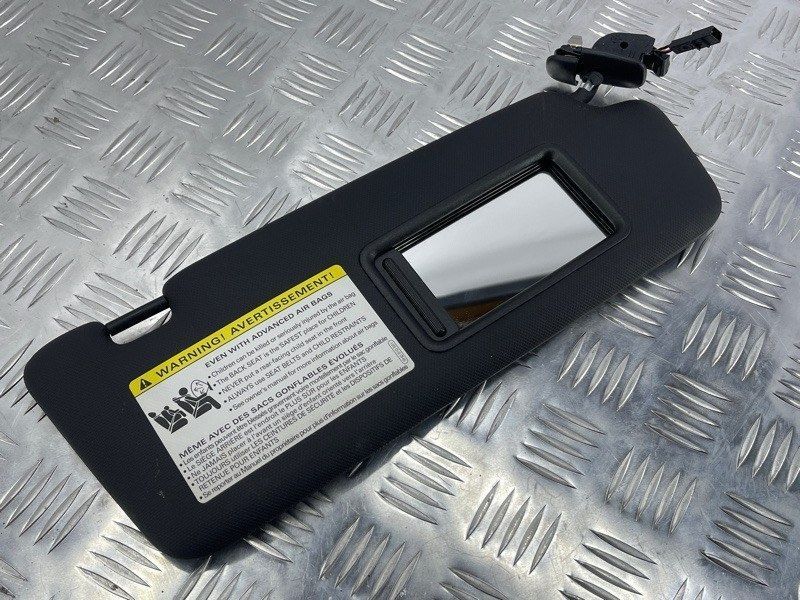 Козирок сонцезахисний 8U0857552F Audi Q3