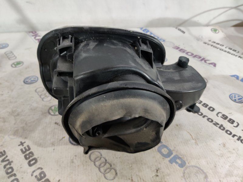 Корпус лючка кришки паливного бака в зборі DG93F27936 Ford Fusion
