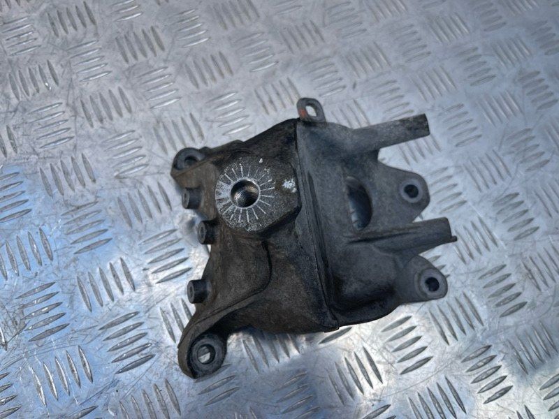 Опора двигуна права 4M0199308AS Audi Q7 Audi Q7