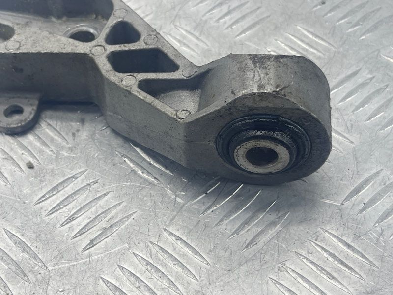 Кронштейн коробки передач 31277781 Volvo XC60