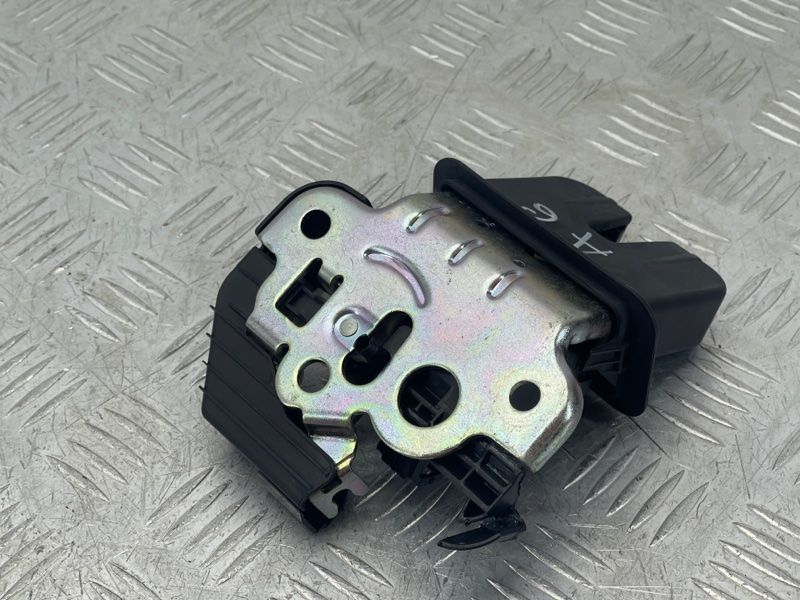 Замок крышки багажника 4H0827505A Audi A6