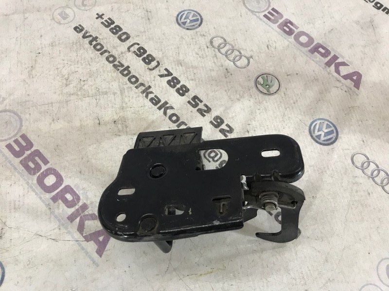 Стопорний гак капота 3C8823480B Volkswagen CC