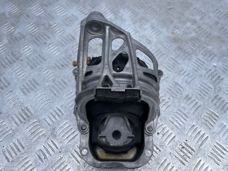 Опора / подушка двигуна Audi Q7