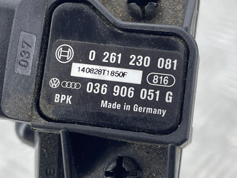 Трубка вакуумная с обратным клапаном 4H1611931B Audi A8