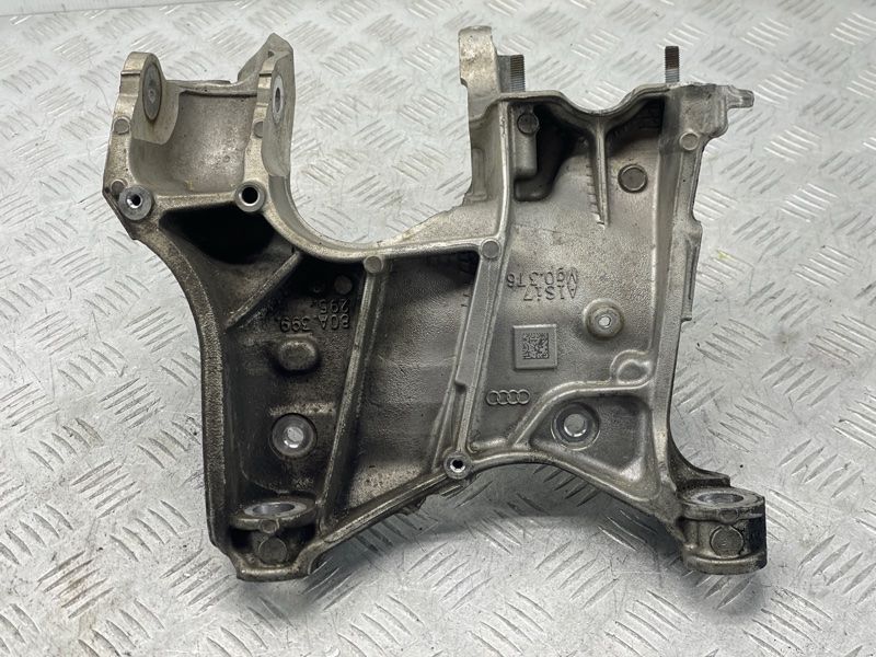 Кронштейн підрамника правий 80A399295S Audi A6 Audi A6, Audi A6 Allroad, Audi A7, Audi A8, Audi Q7, Audi Q8, Audi S6, Audi S7