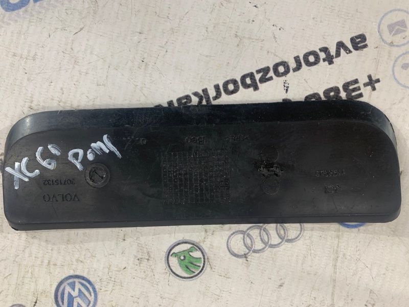 Вкладыш резина бардачка 30715132 Volvo XC60