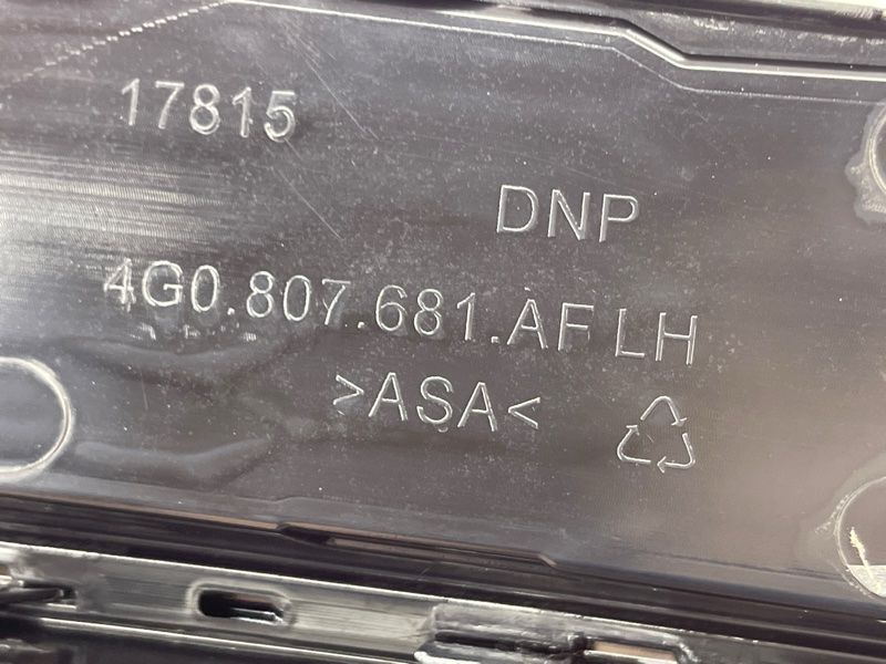 Решітка переднього бампера 4G0807647B9B9 Audi A6